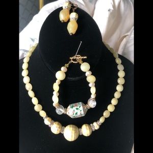 Yellow parfait gemstone jewelry set.